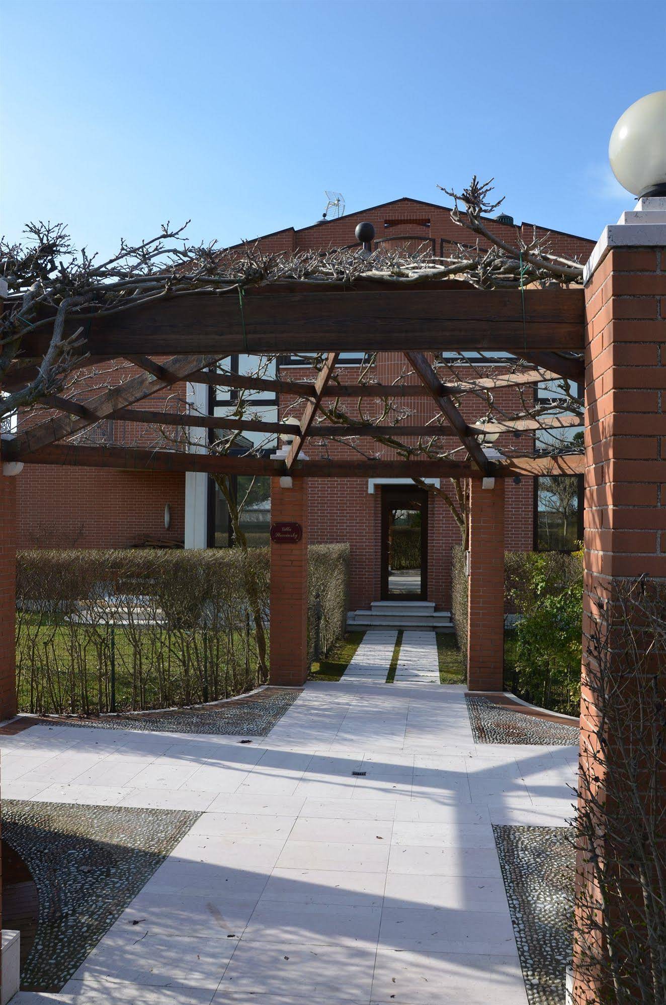 Villa Laguna Apartments