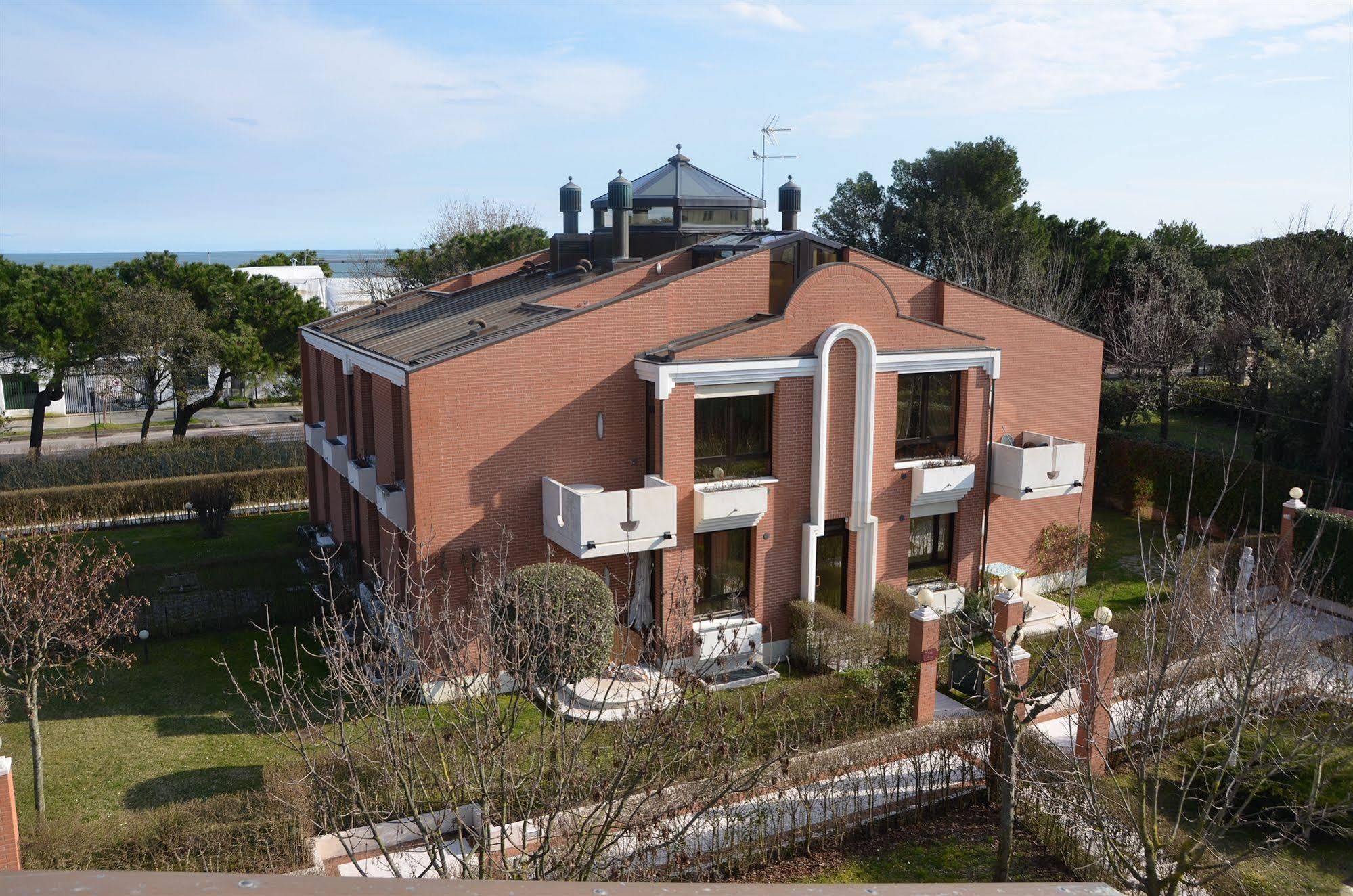 Villa Laguna Apartments