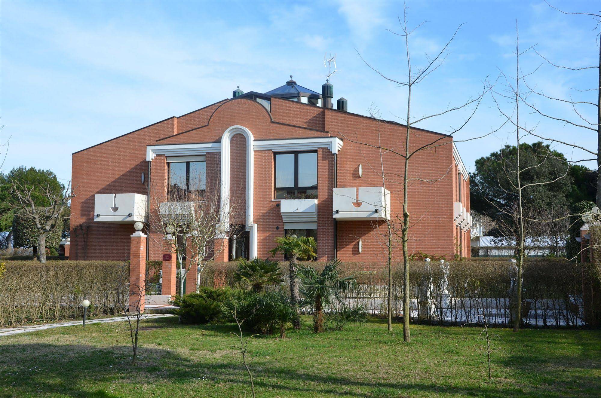 Villa Laguna Apartments