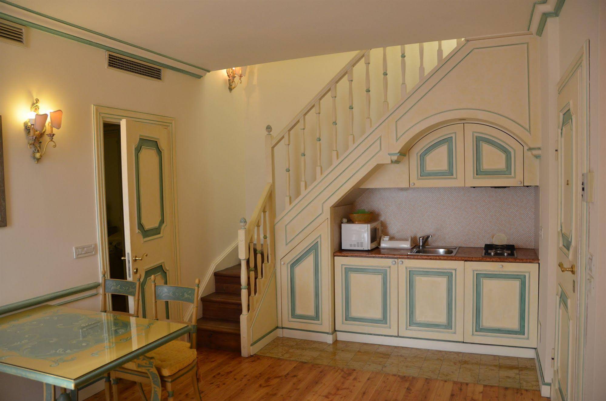 Villa Laguna Apartments
