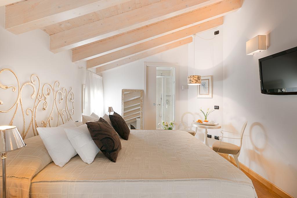 Boutique Room