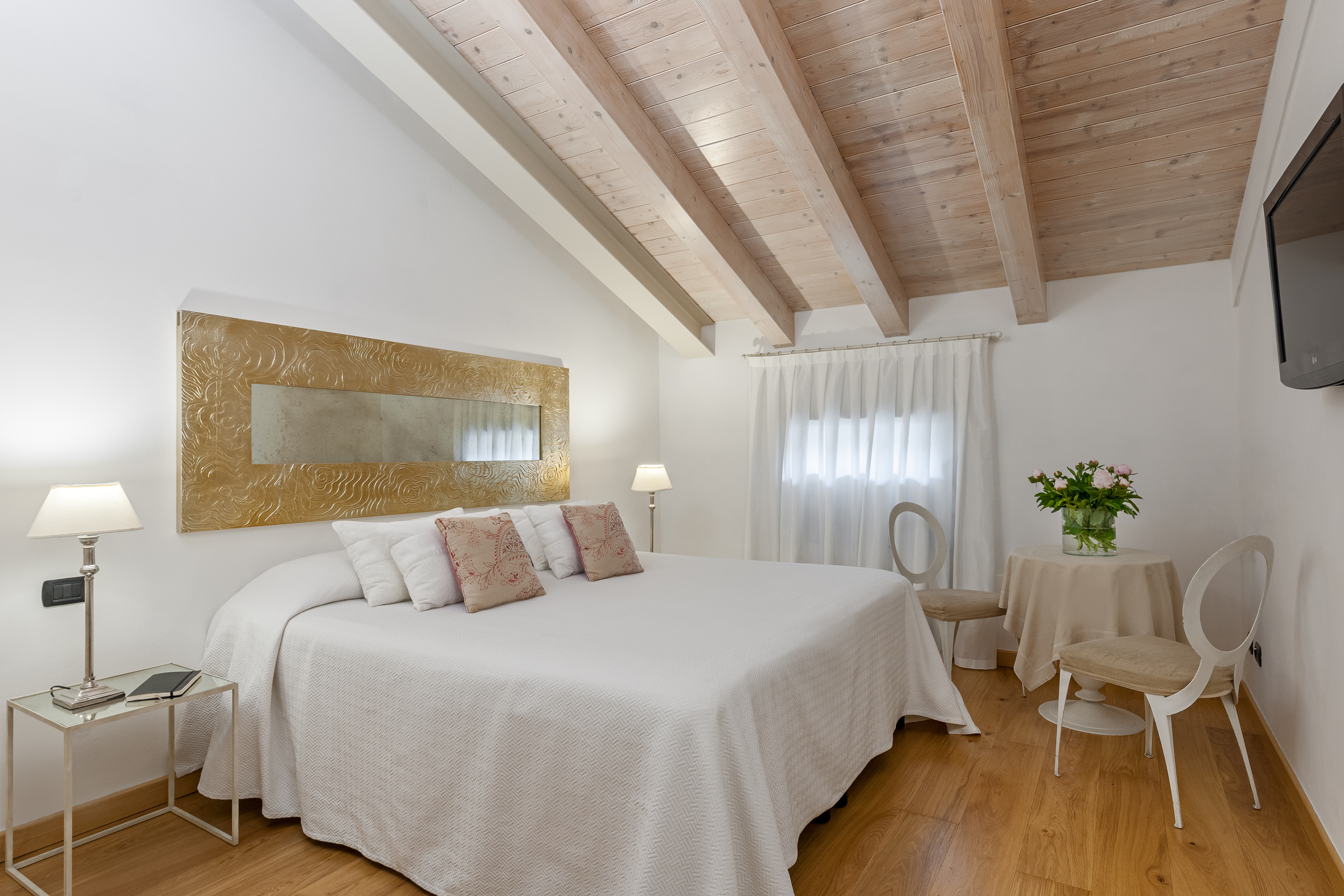Boutique Room