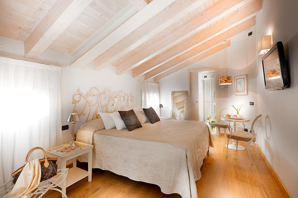 Boutique Room