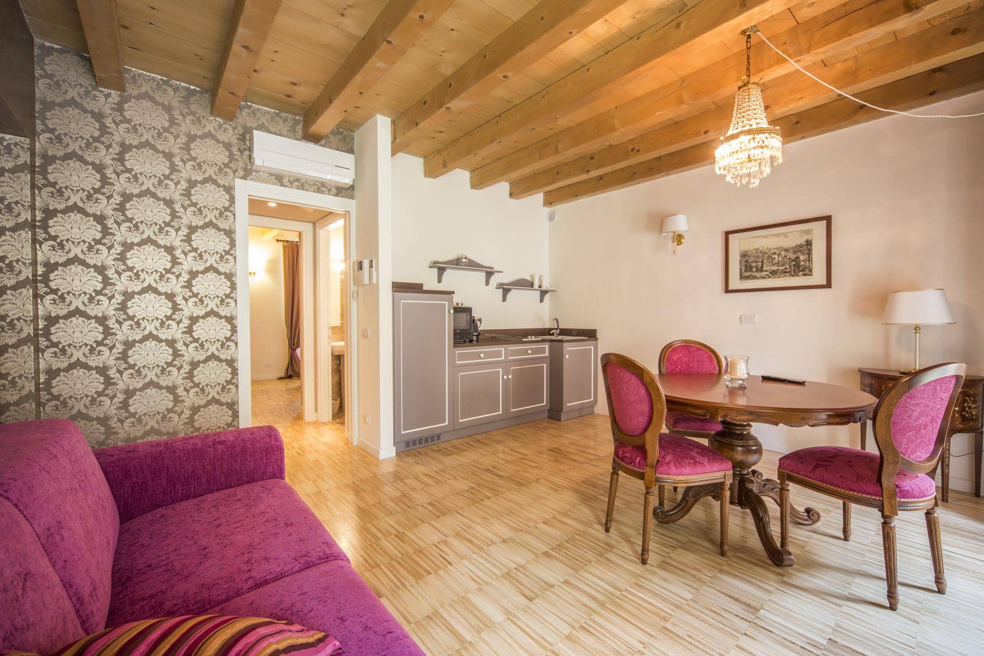 Lady Capulet Apartments