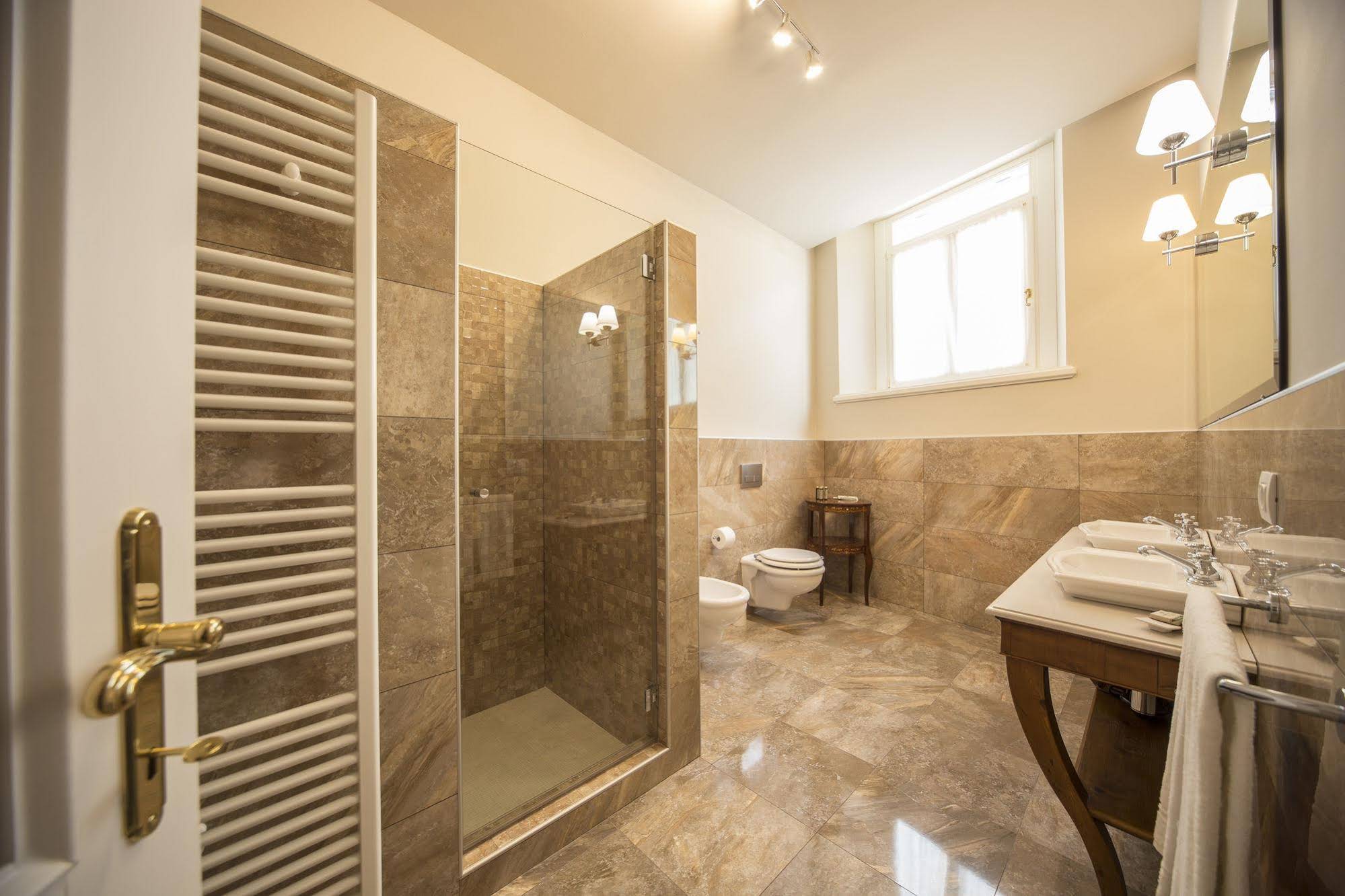 Lady Capulet Apartments