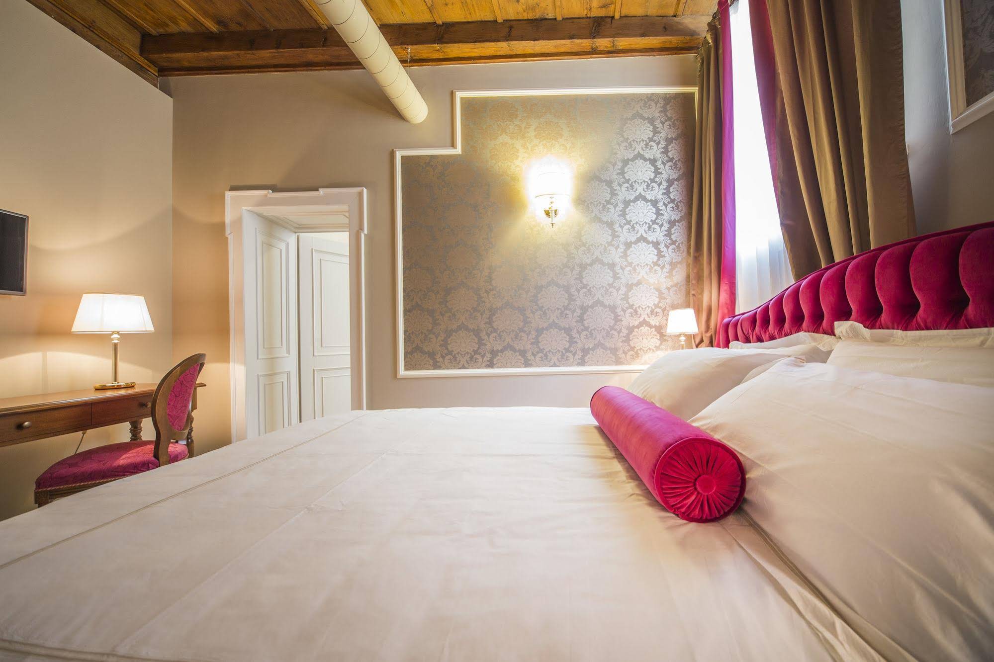 Lady Capulet Apartments