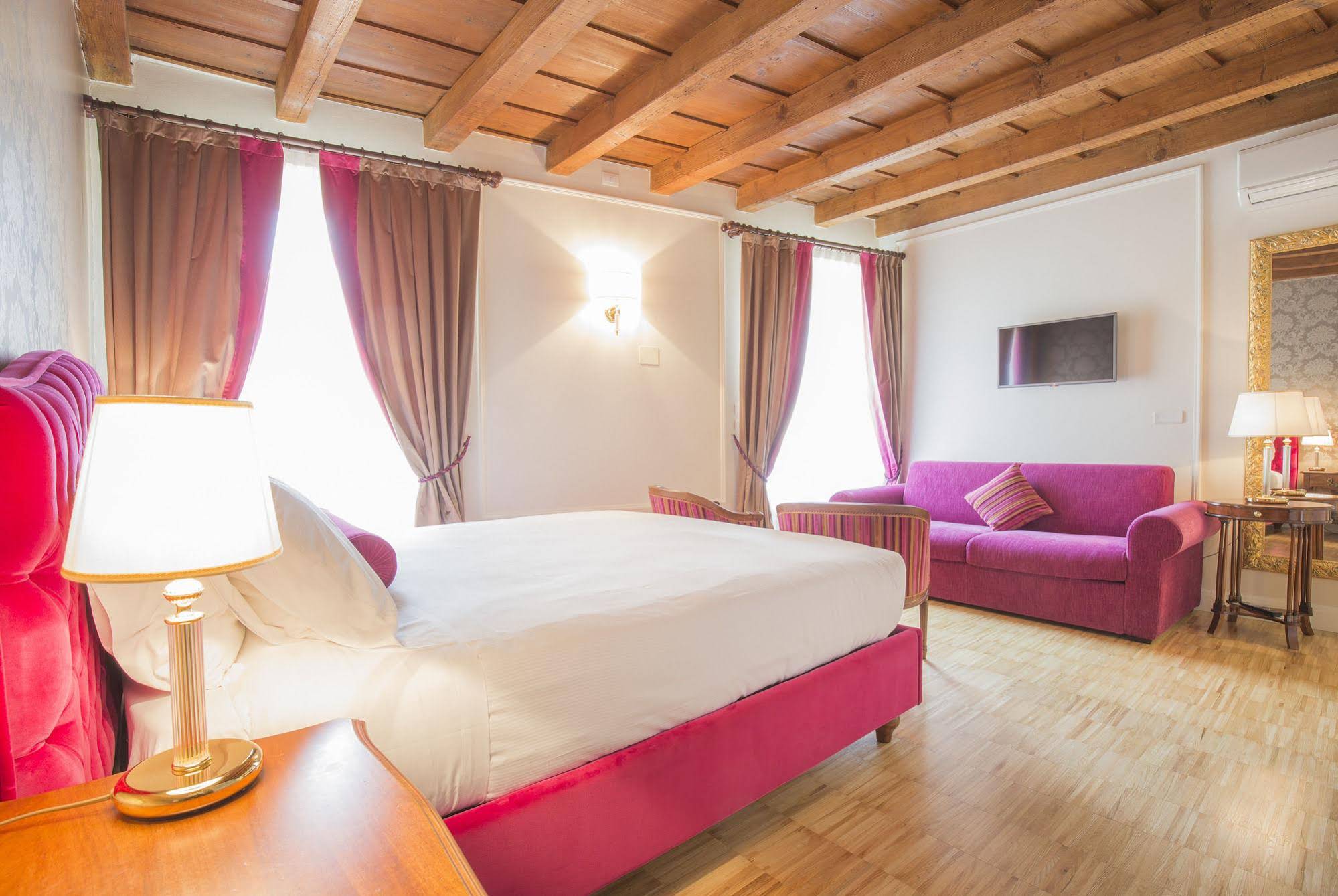 Lady Capulet Apartments