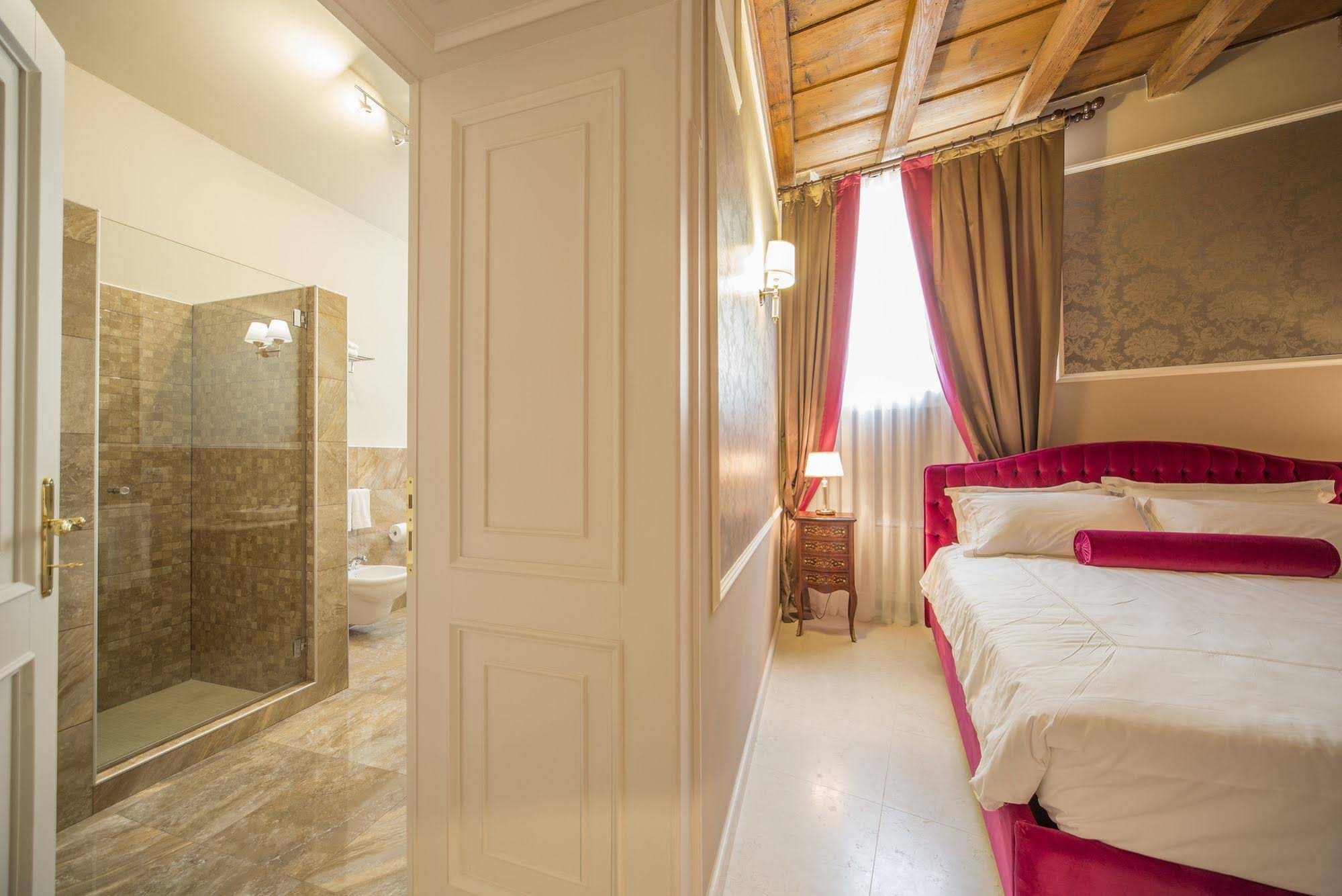 Lady Capulet Apartments