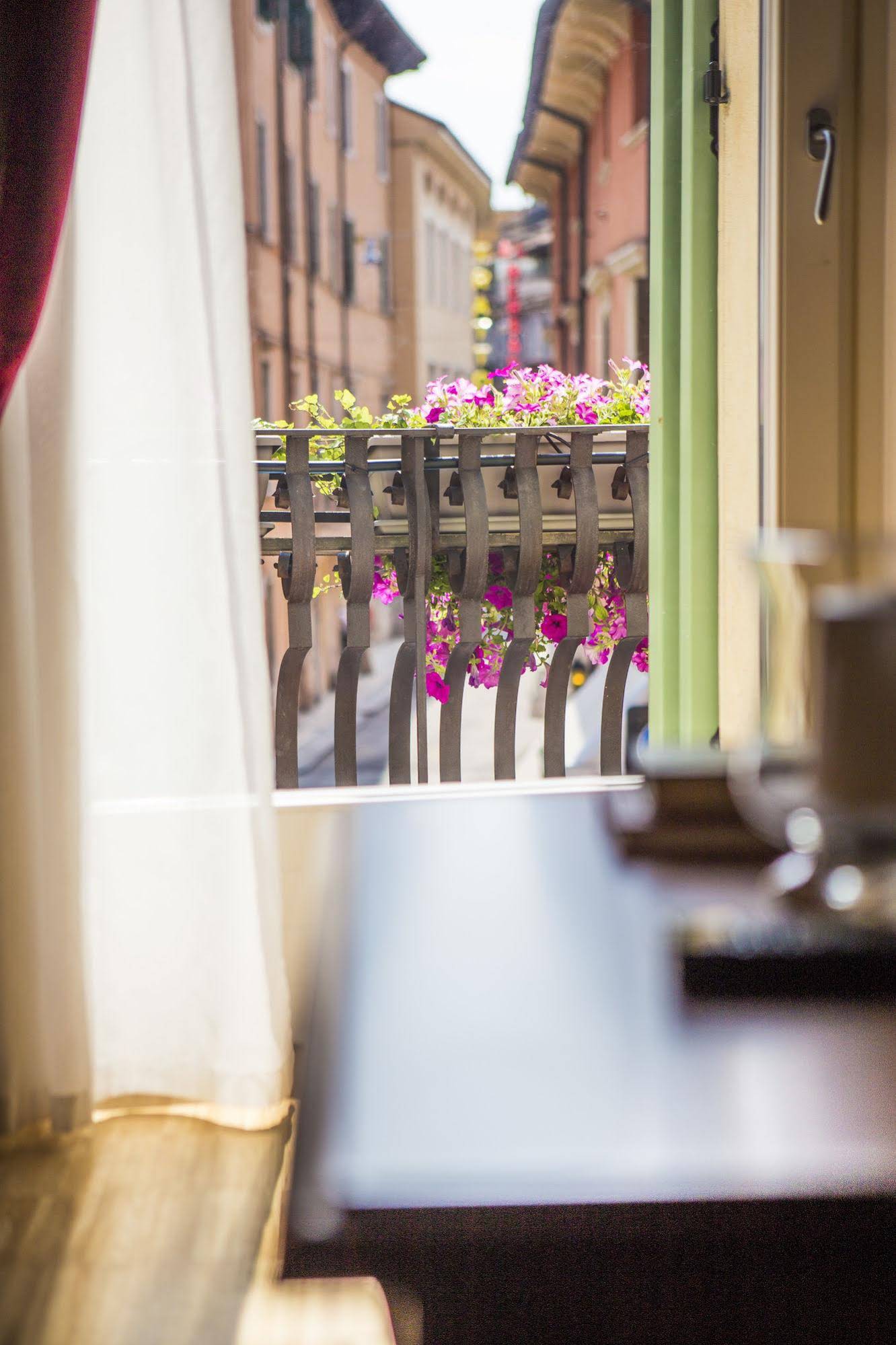 Lady Capulet Apartments