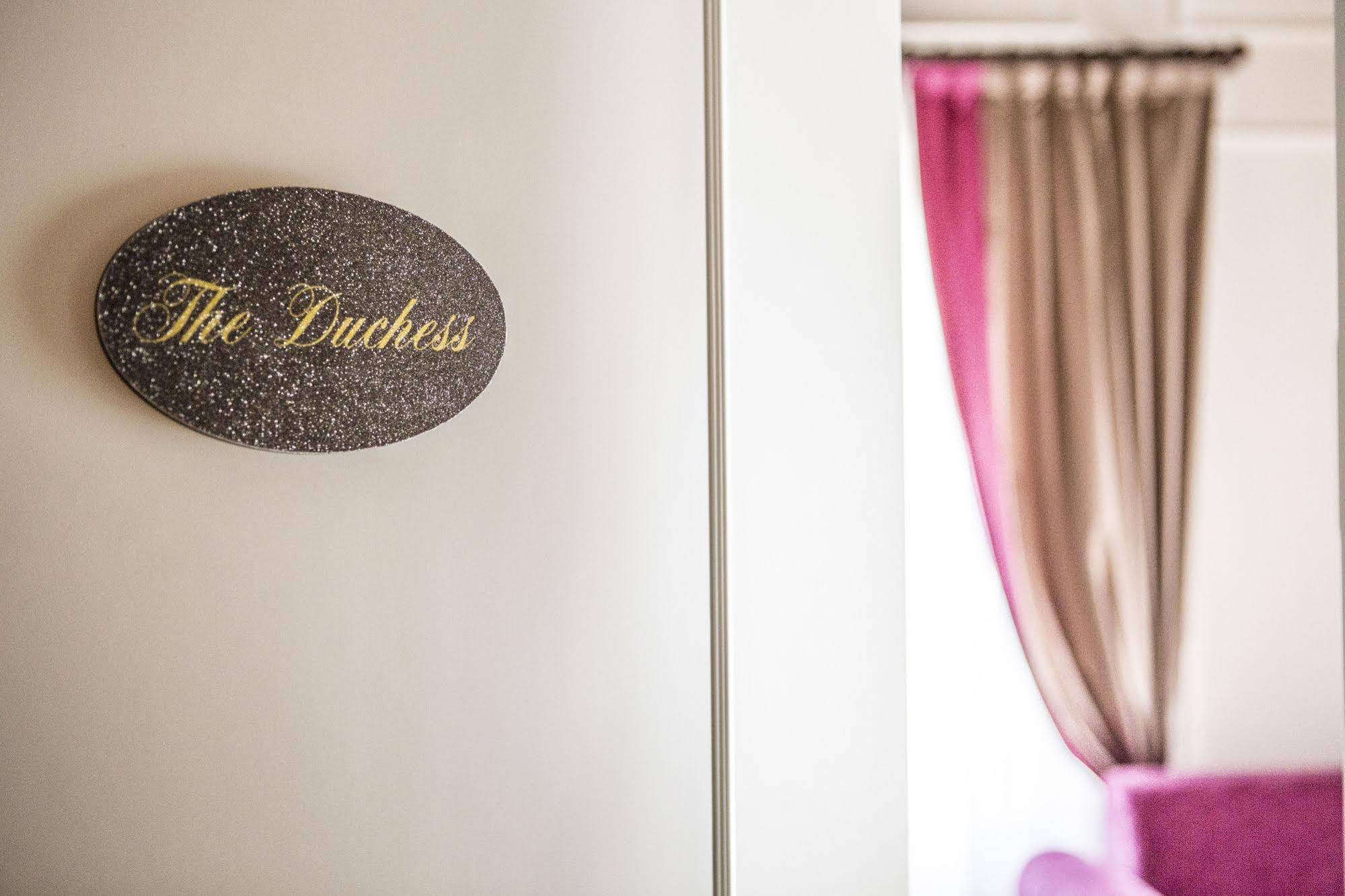 Lady Capulet Apartments