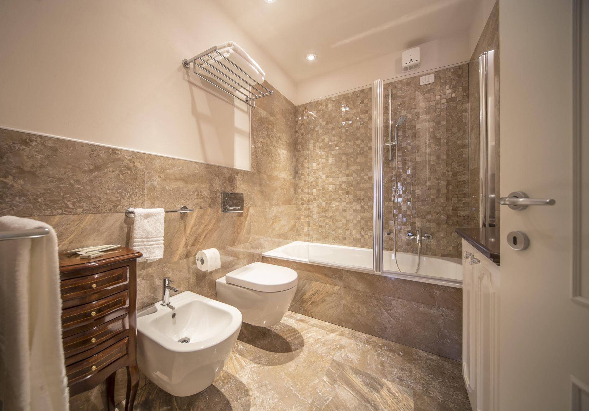 Lady Capulet Apartments