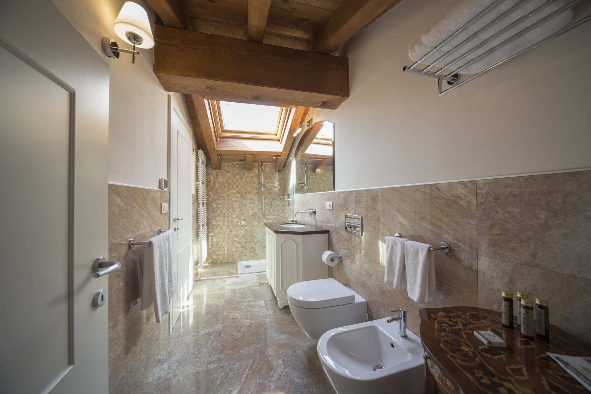 Lady Capulet Apartments