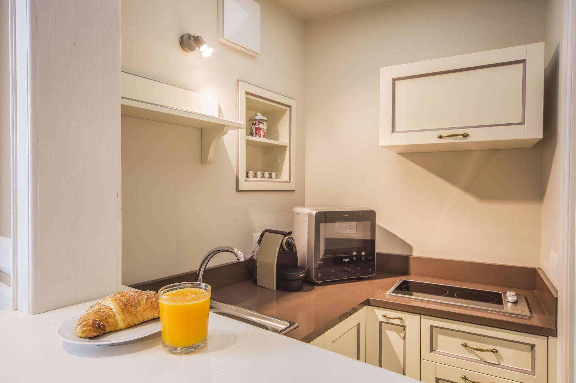 Lady Capulet Apartments