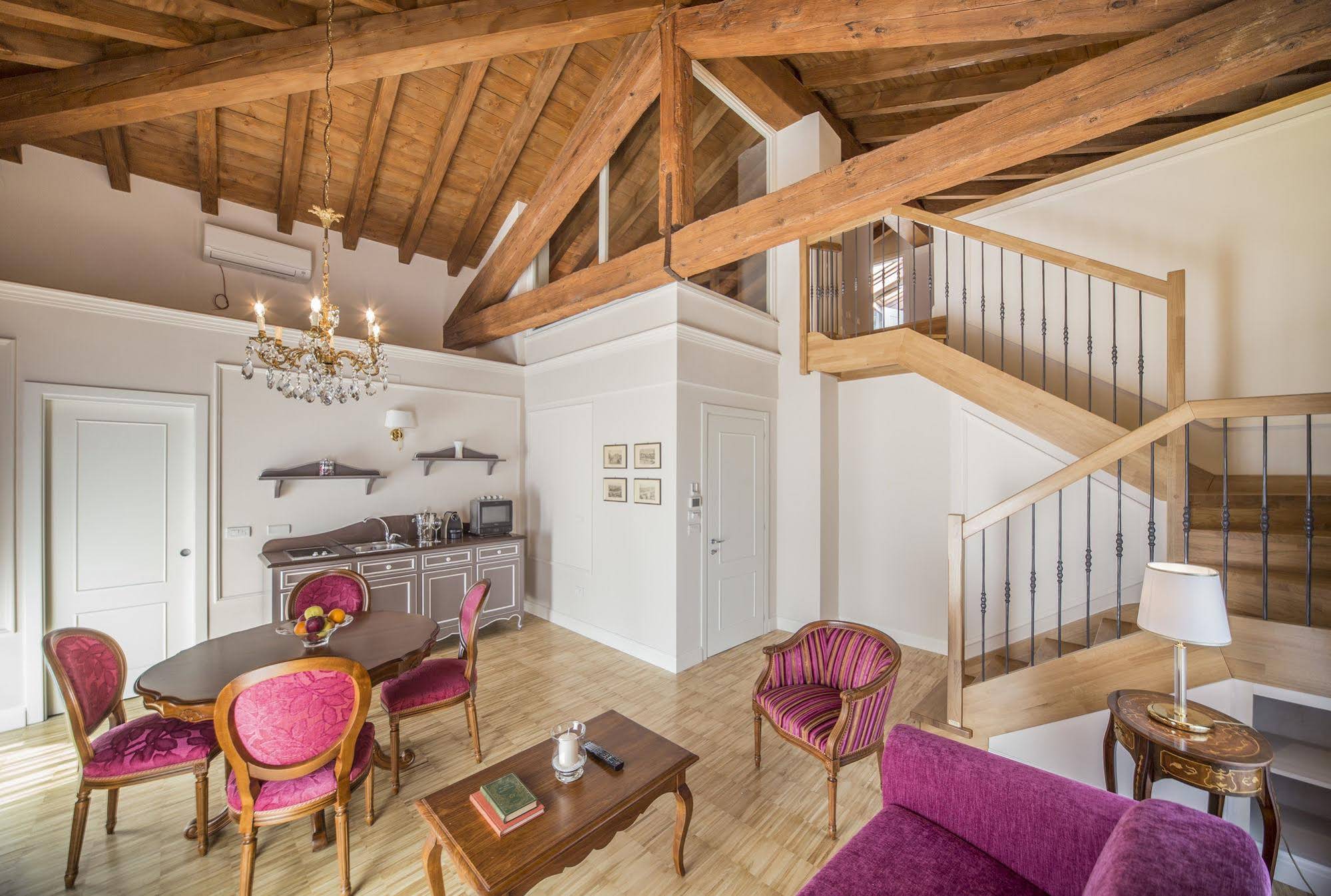 Lady Capulet Apartments