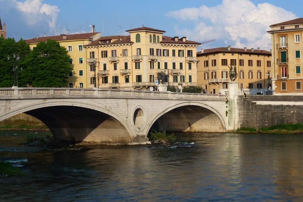 Lady Verona Residence