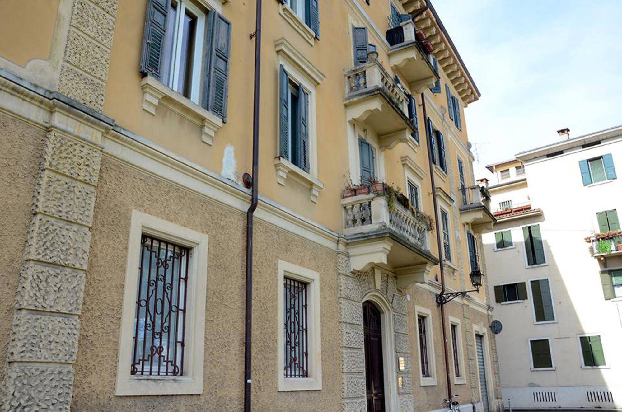 Le Flaneur Bed And Breakfast