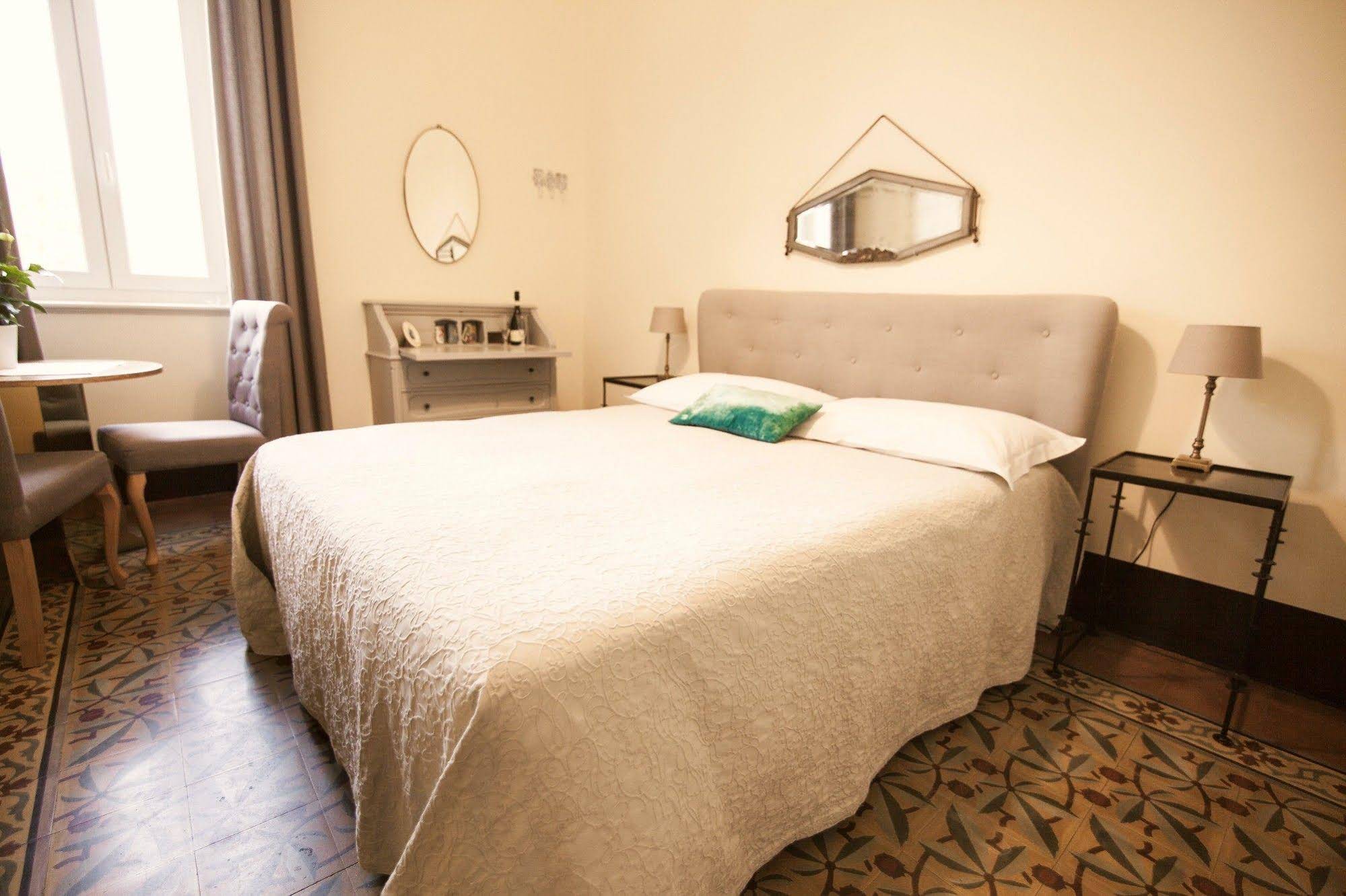 Le Flaneur Bed And Breakfast