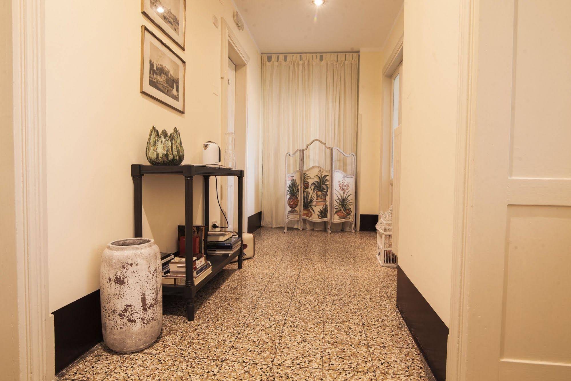 Le Flaneur Bed And Breakfast