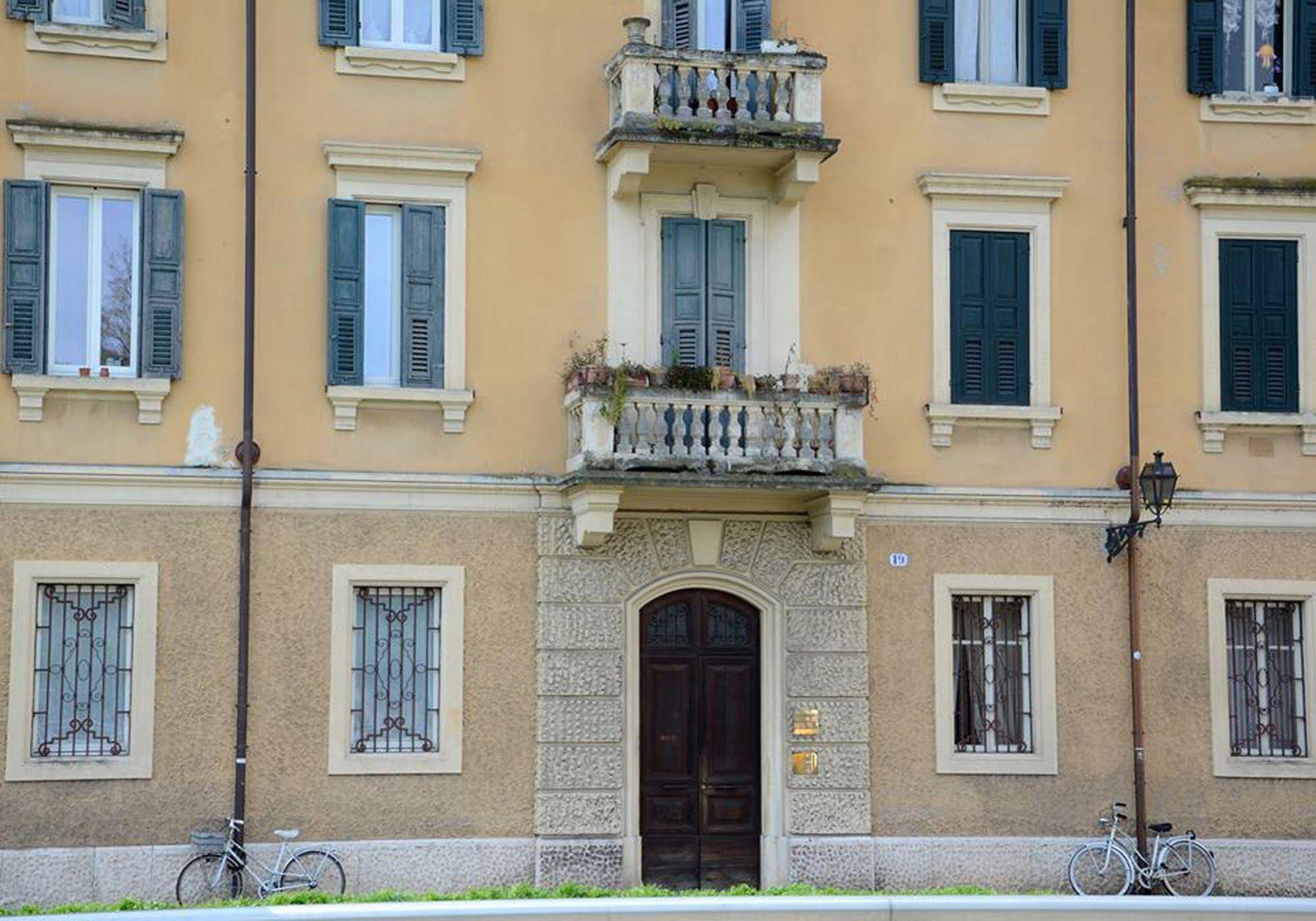 Le Flaneur Bed And Breakfast