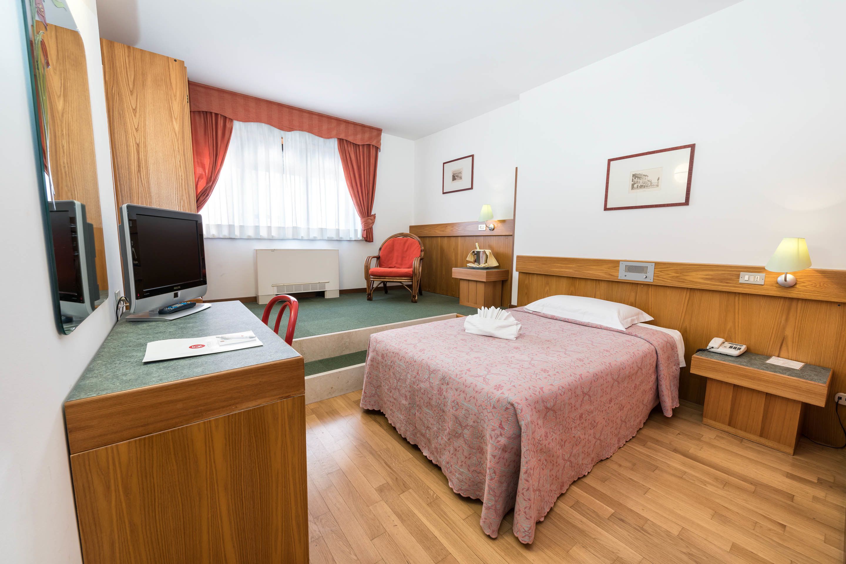 Muraless Art Hotel