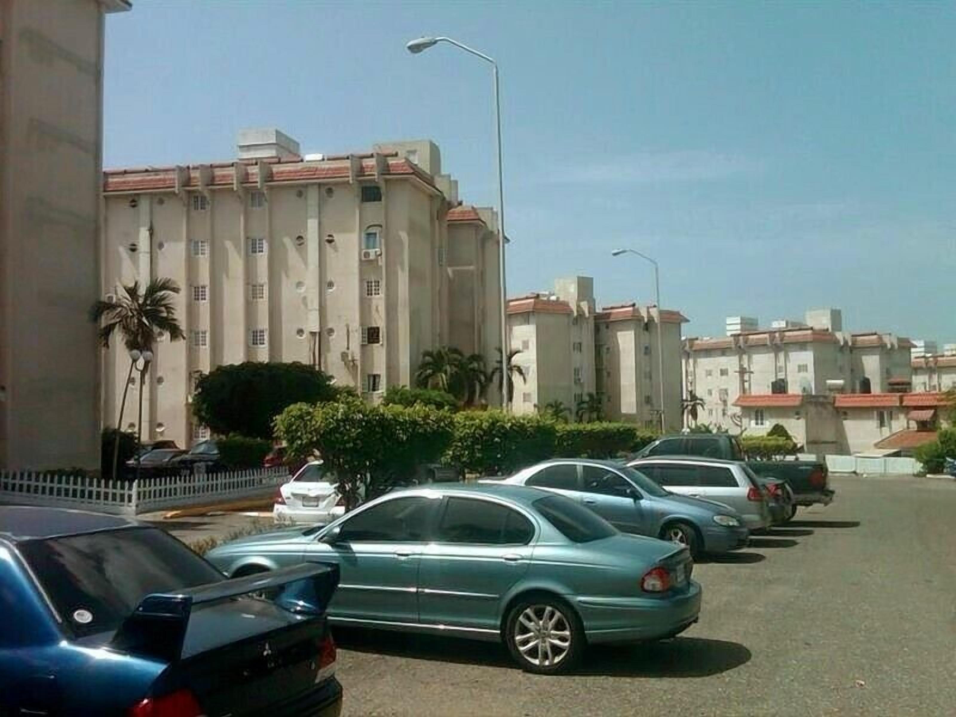 Oaklands Apartment Complex