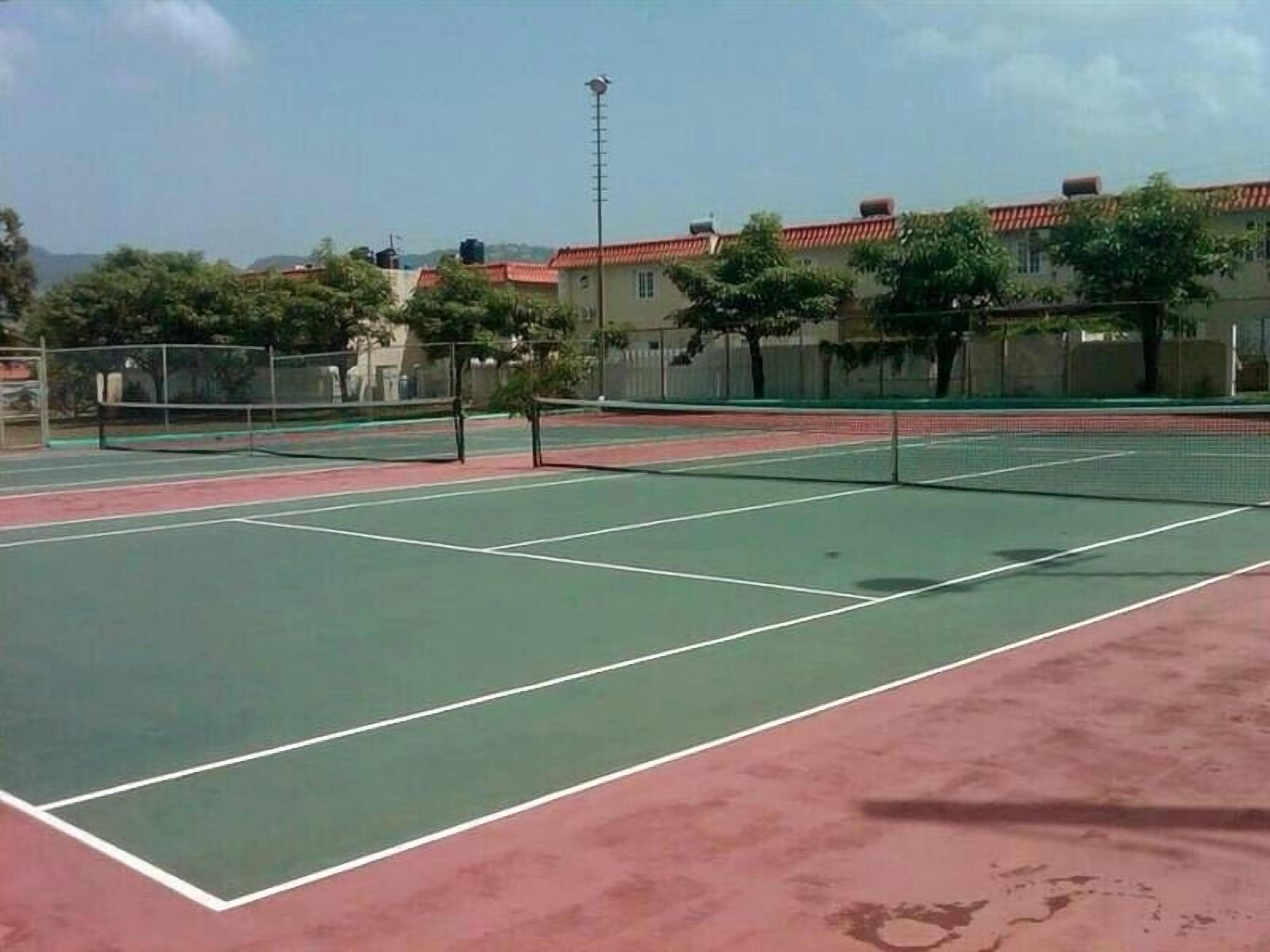 Oaklands Apartment Complex