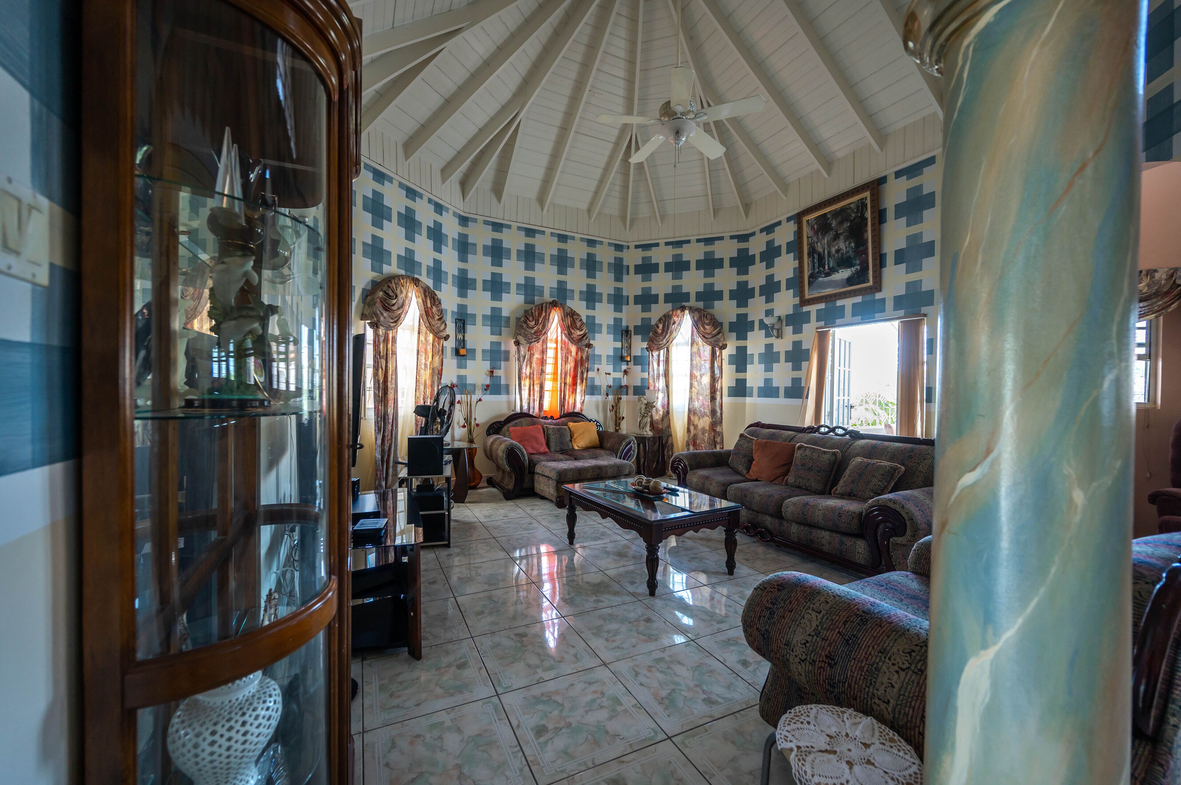 Leela's Manor