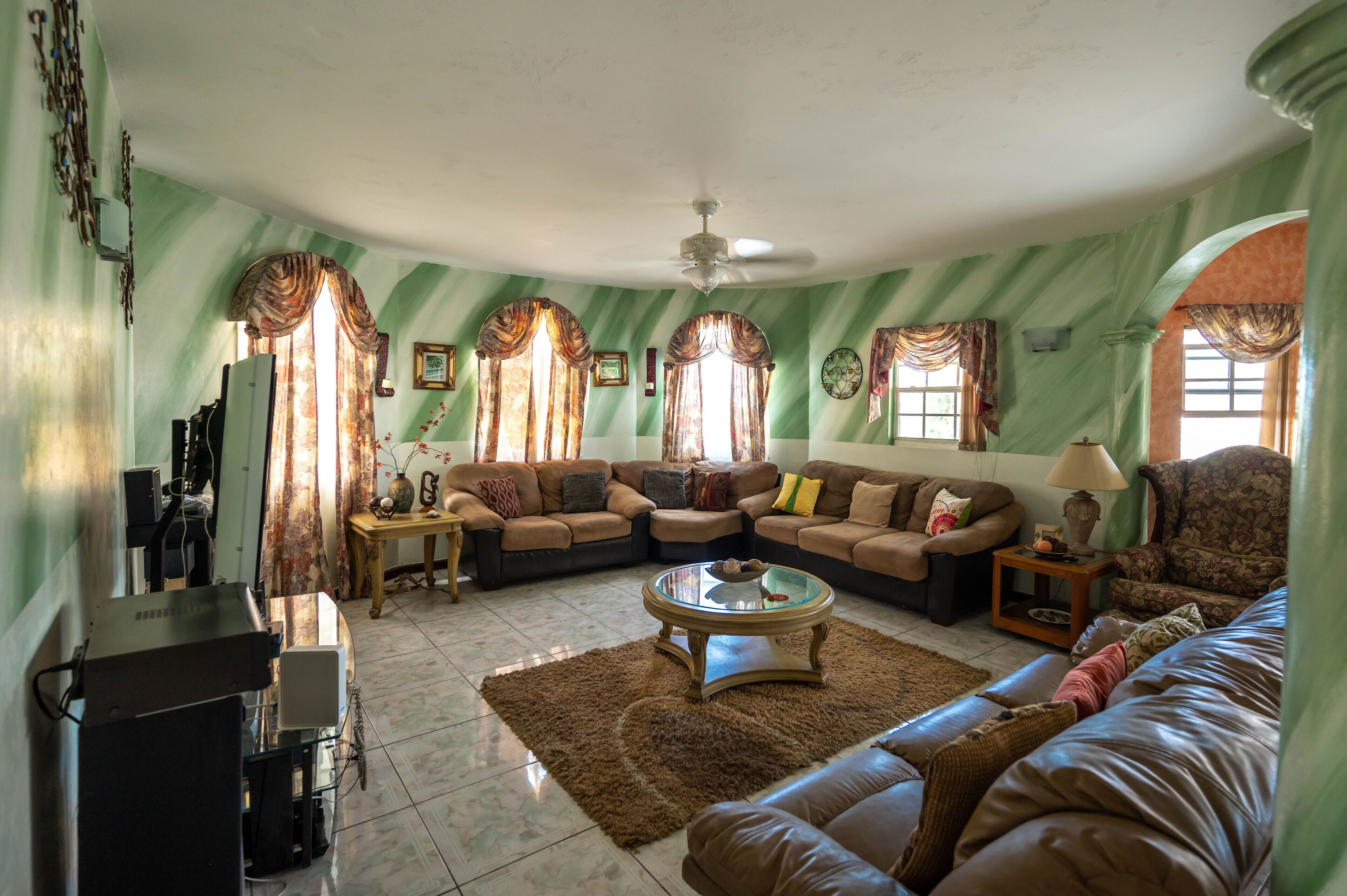 Leela's Manor