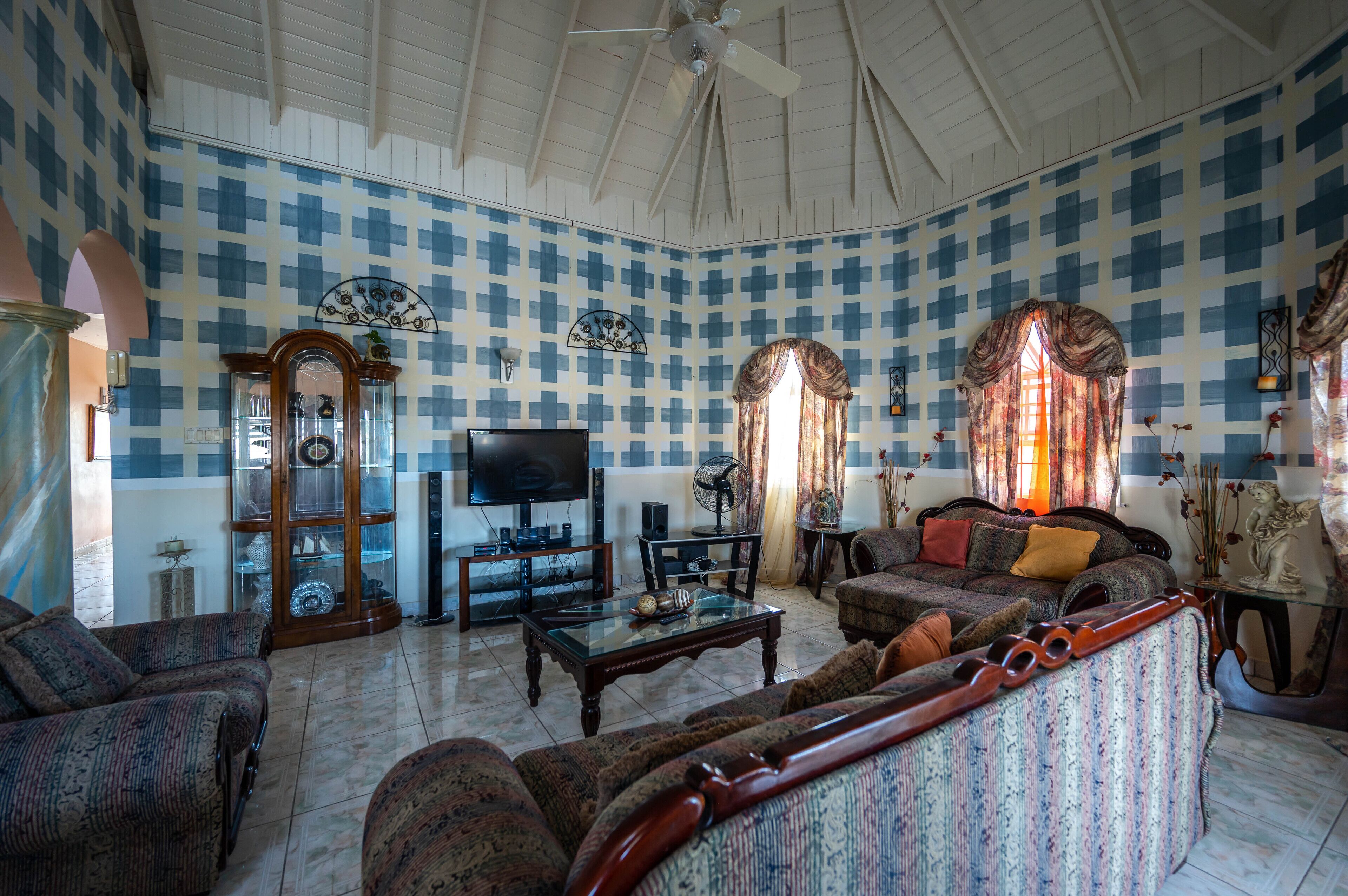 Leela's Manor