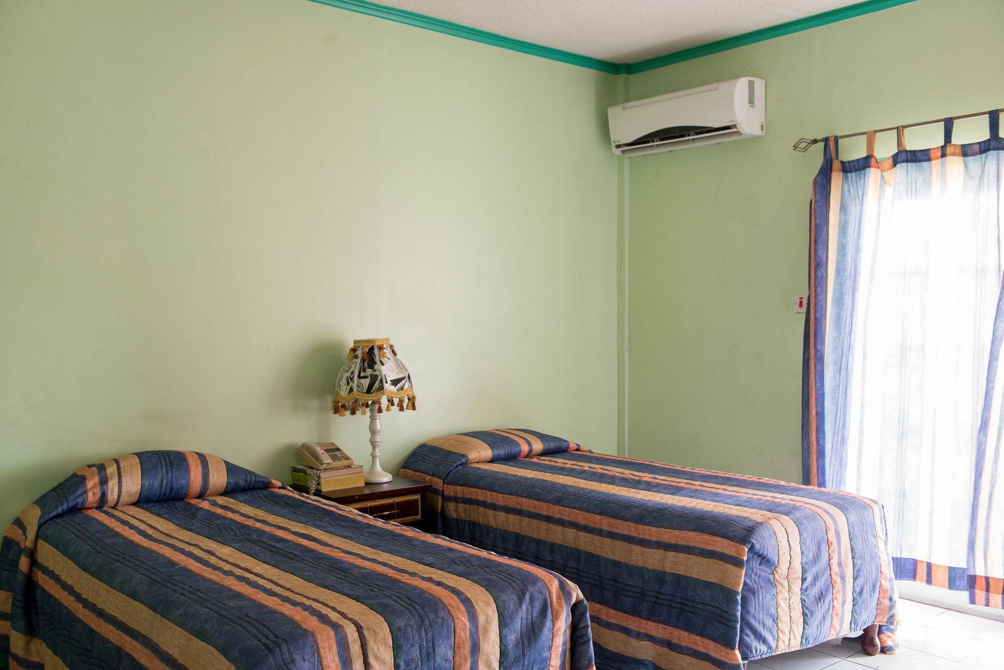 Rooms On The Hip Strip - Montego Bay