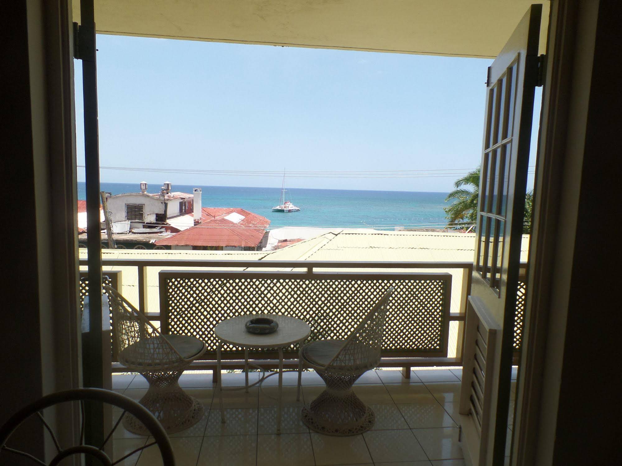 Rooms On The Hip Strip - Montego Bay