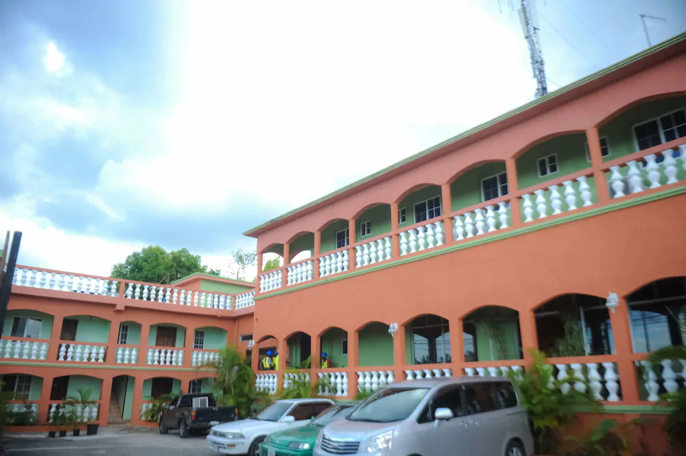 Rose Hall de Luxe