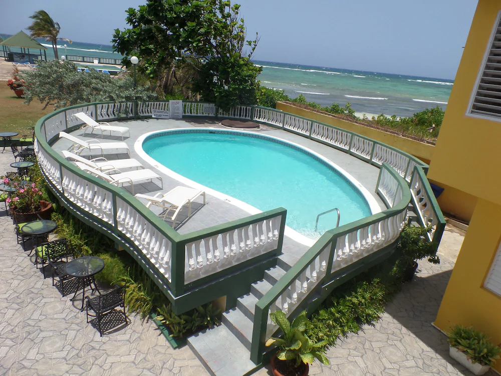 Rose Hall de Luxe