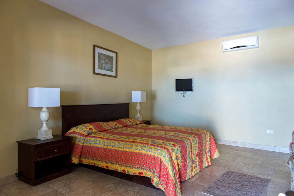 Rose Hall de Luxe