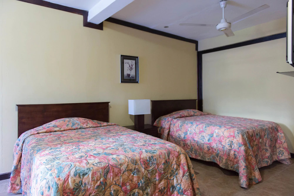 Rose Hall de Luxe