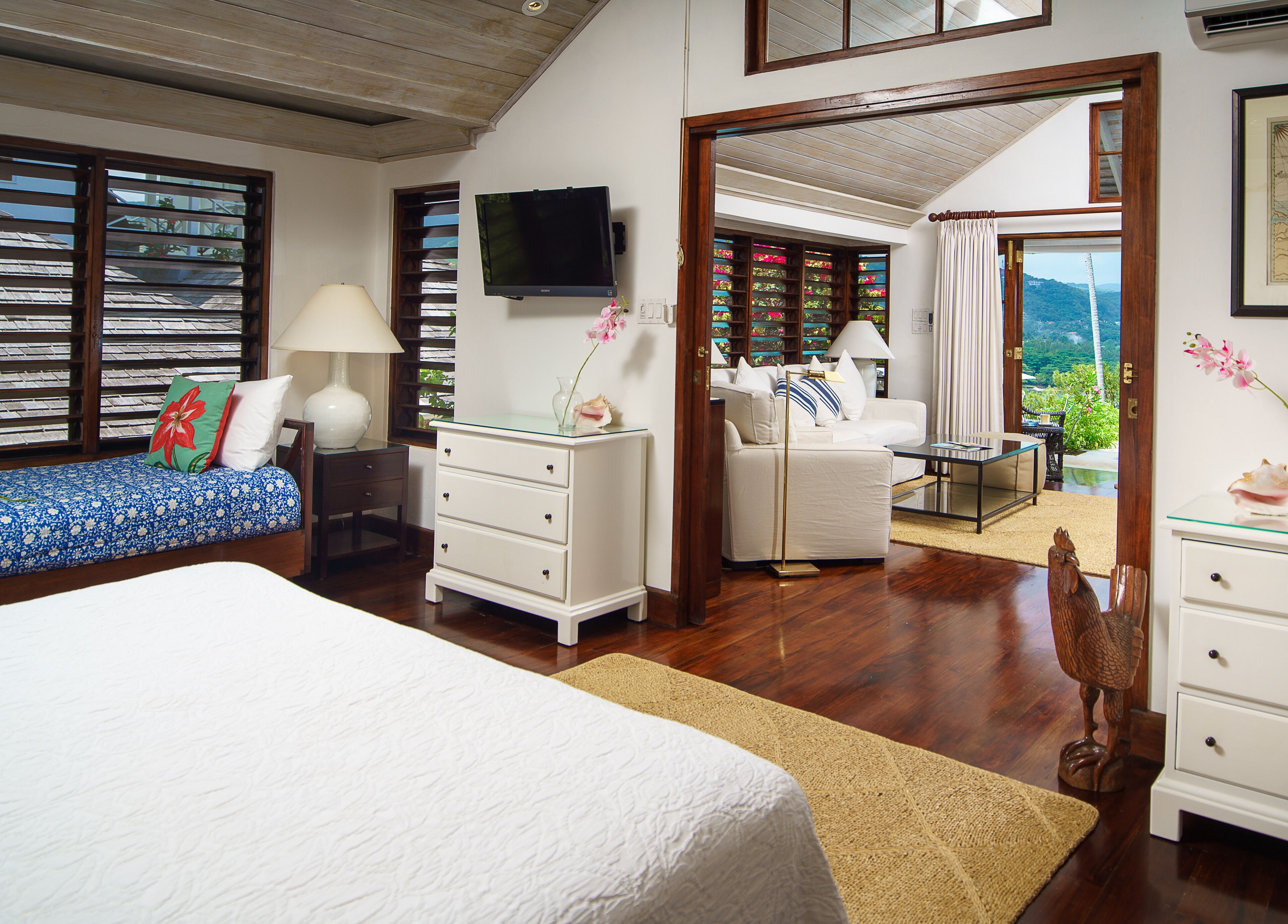 Round Hill Hotel & Villas
