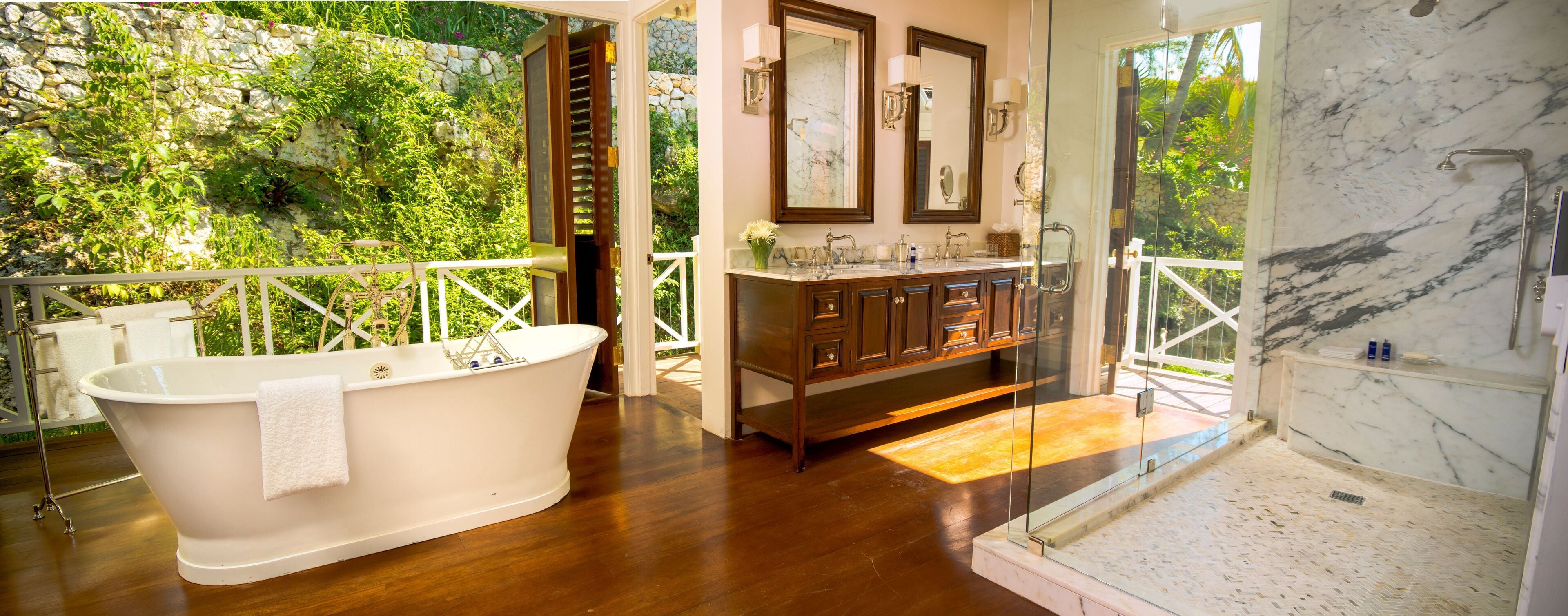 Round Hill Hotel & Villas