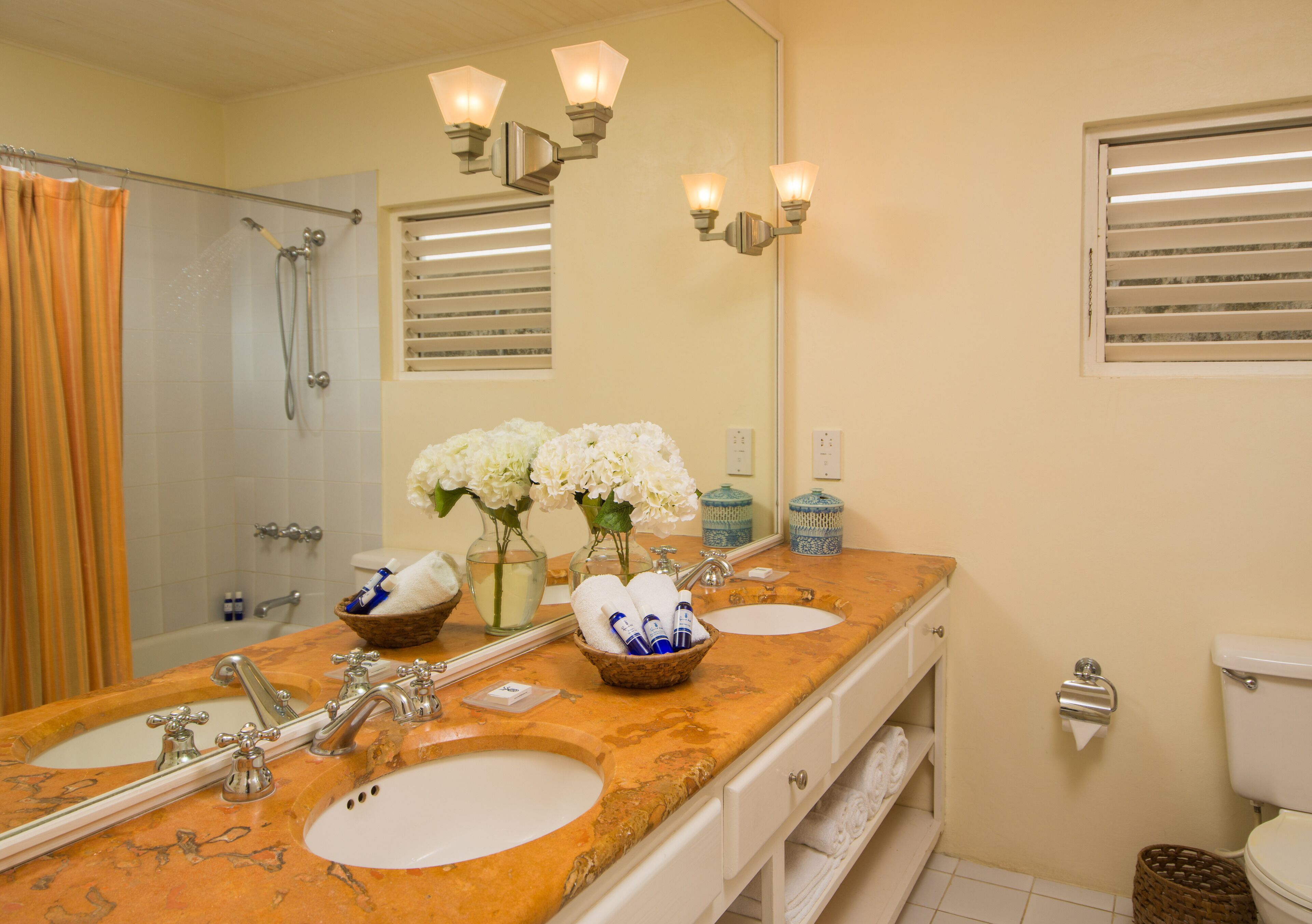 Round Hill Hotel & Villas