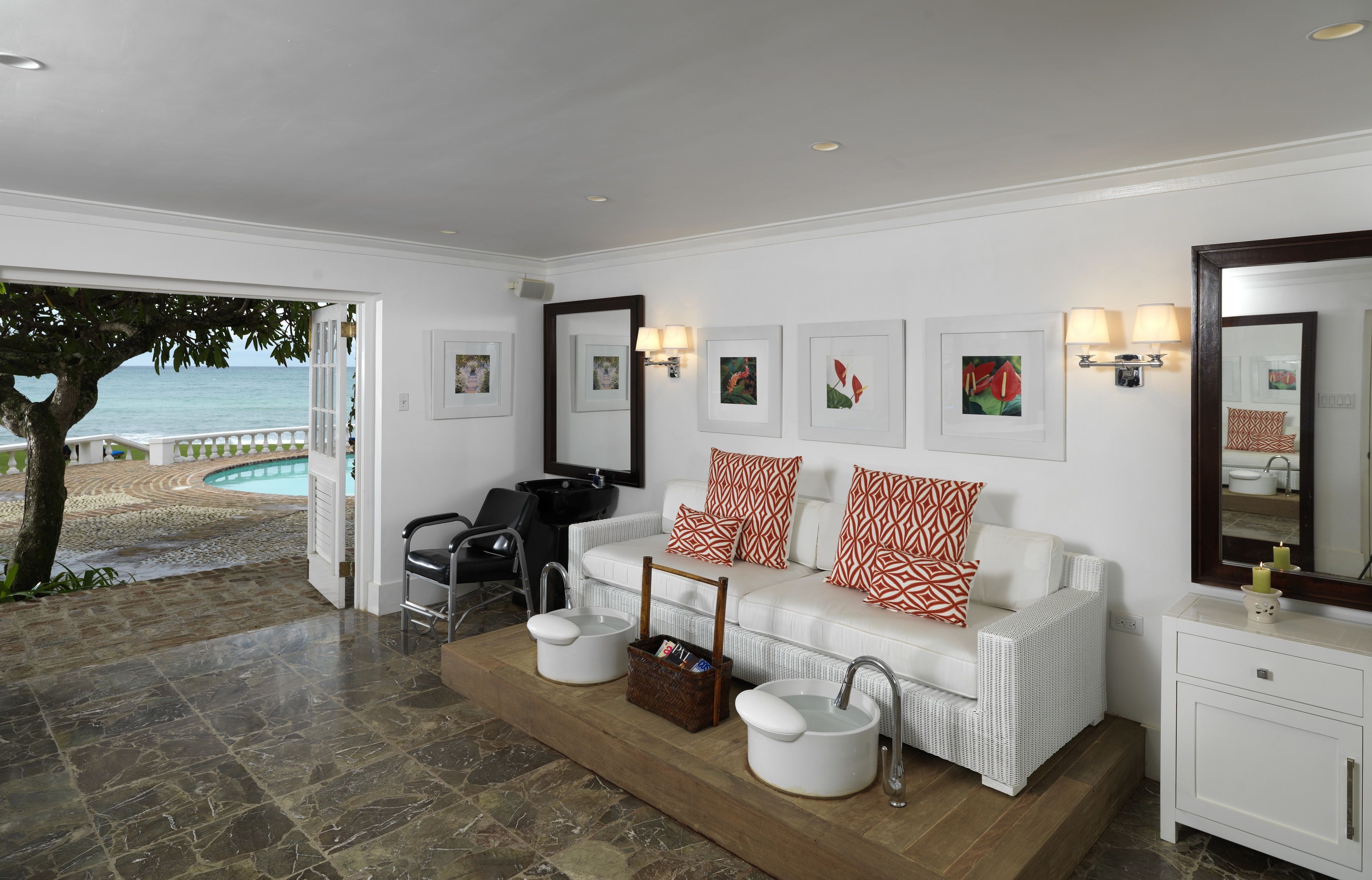 Round Hill Hotel & Villas