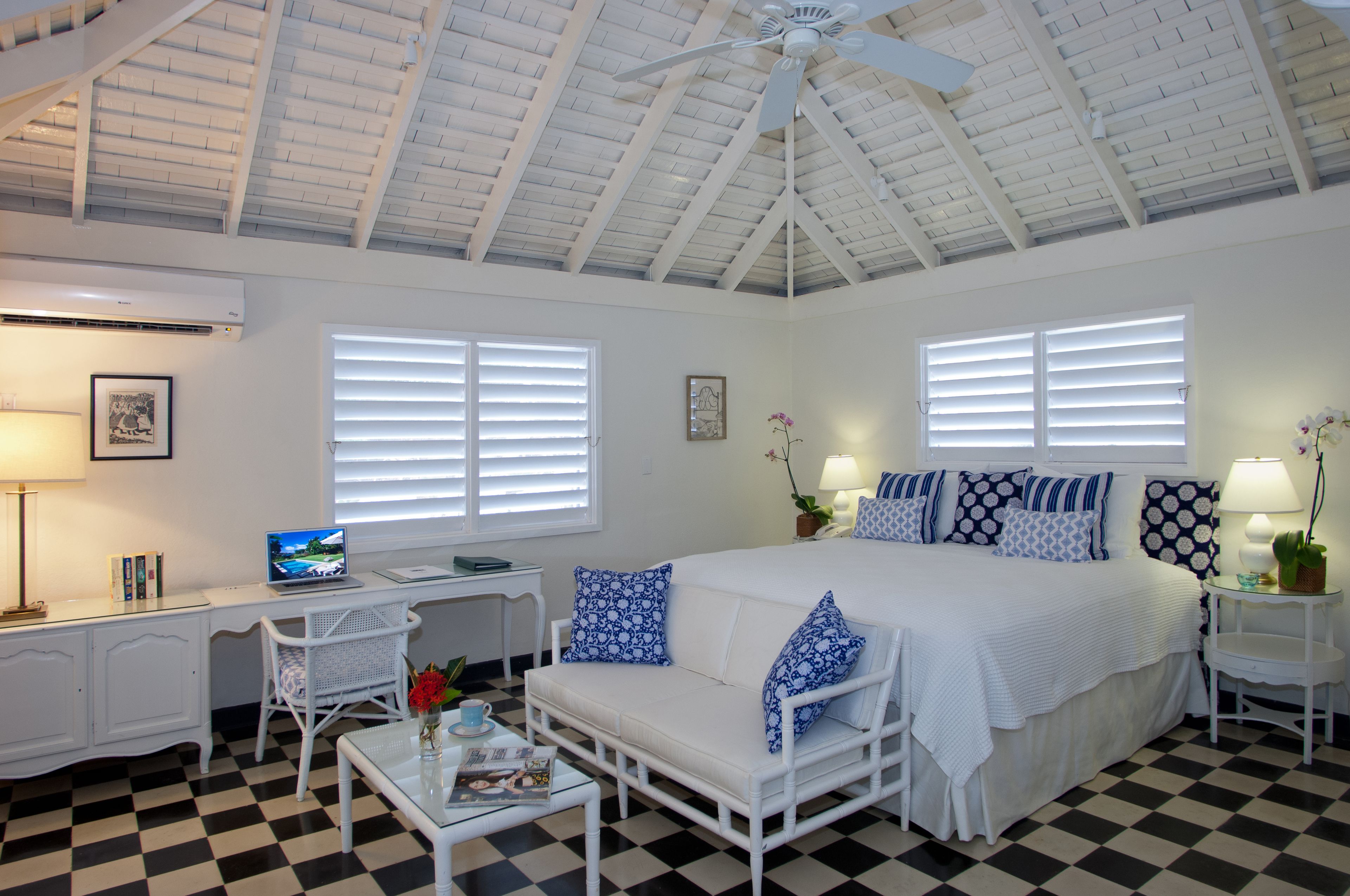Round Hill Hotel & Villas