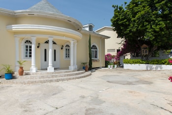 The Royal Kensington Villa