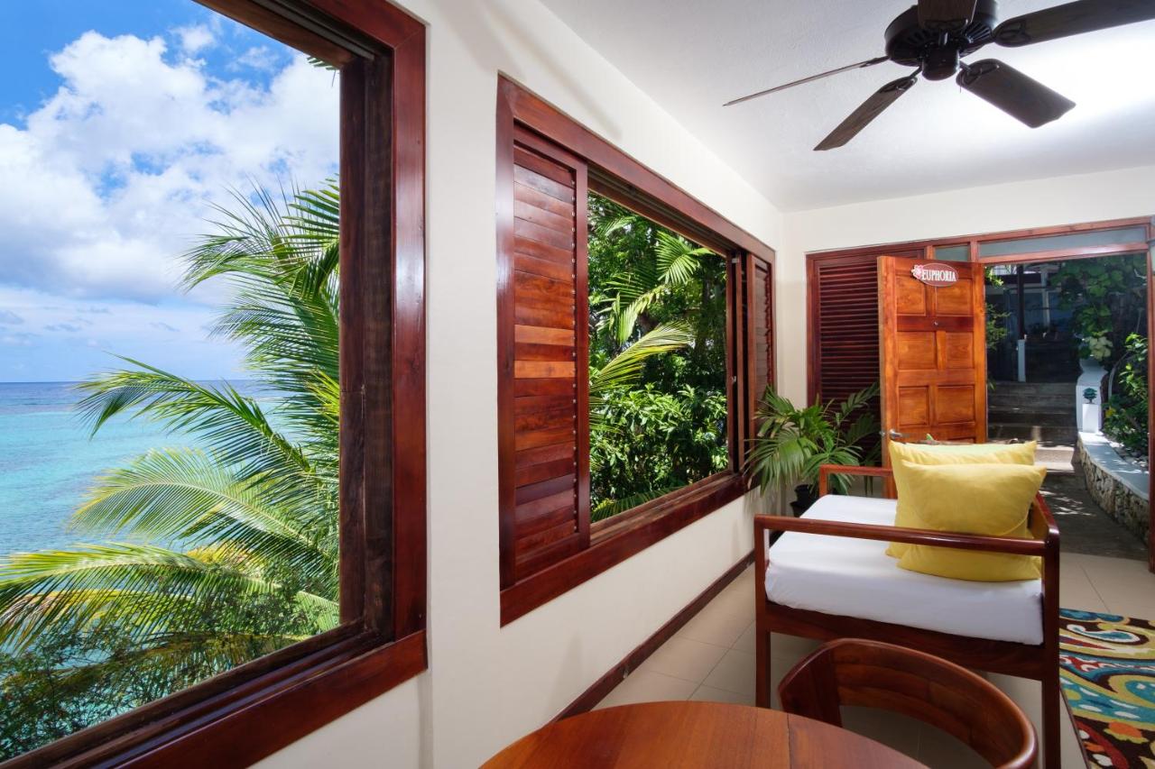 Hibiscus Lodge