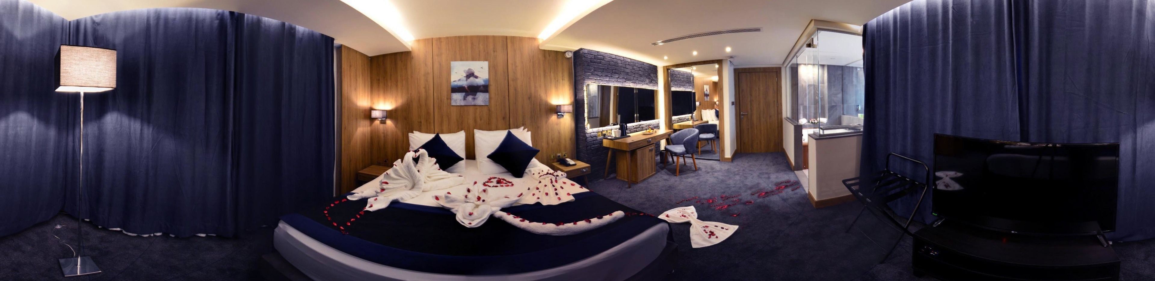 Monarch Hotel