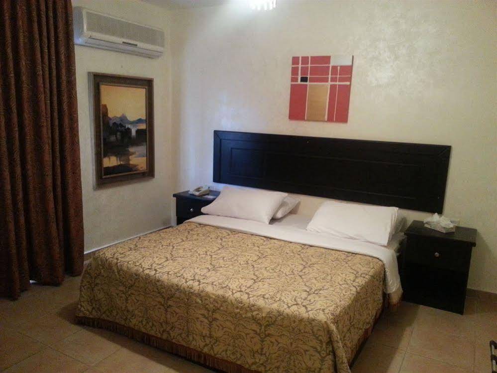 Ola Palace Hotel