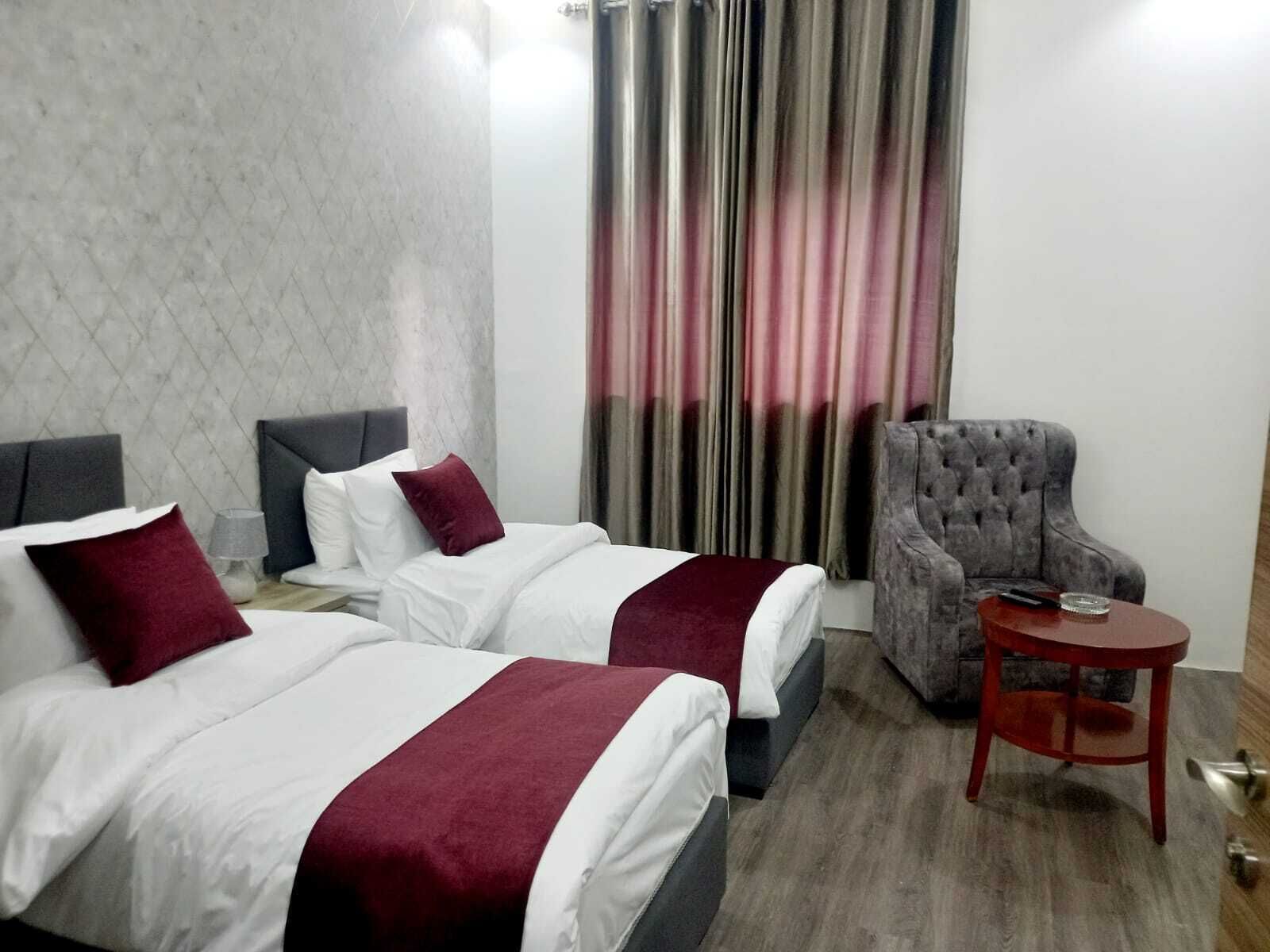 Twins Downtown Hotel