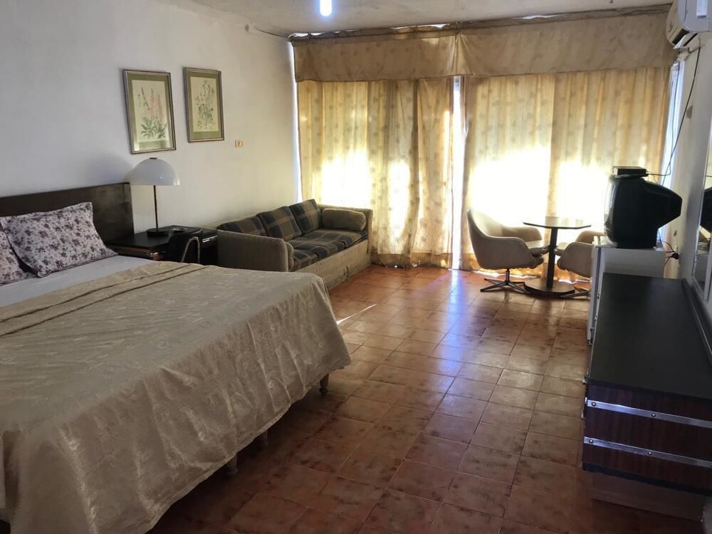 Alcazar Hotel