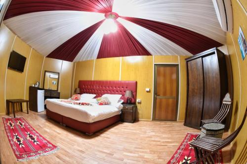 Rum Oasis Luxury Camp