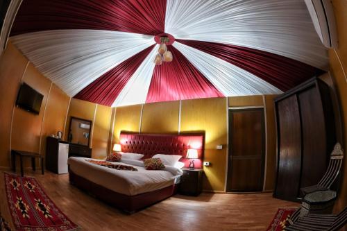 Rum Oasis Luxury Camp