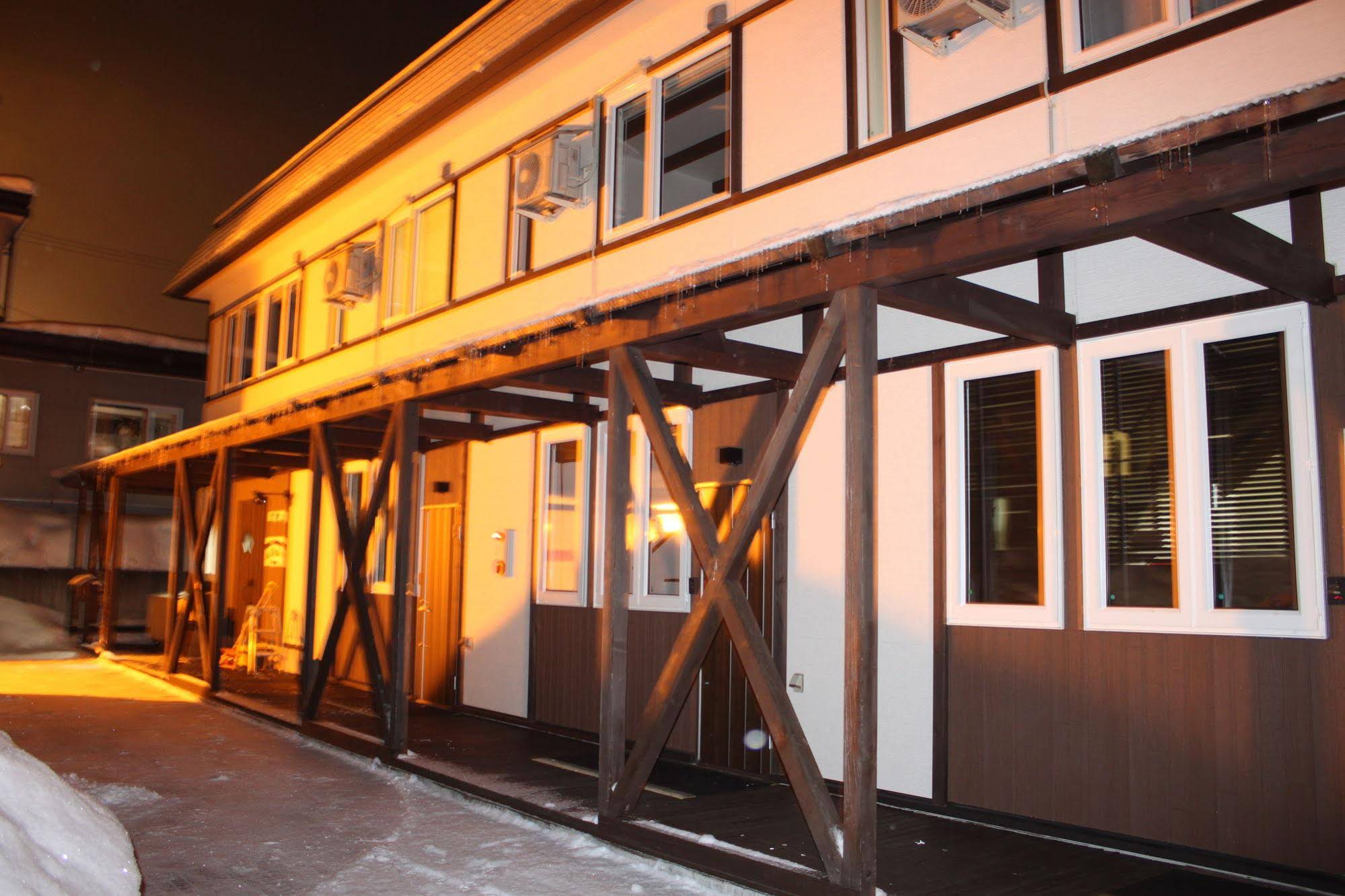 Tsuru Apartments