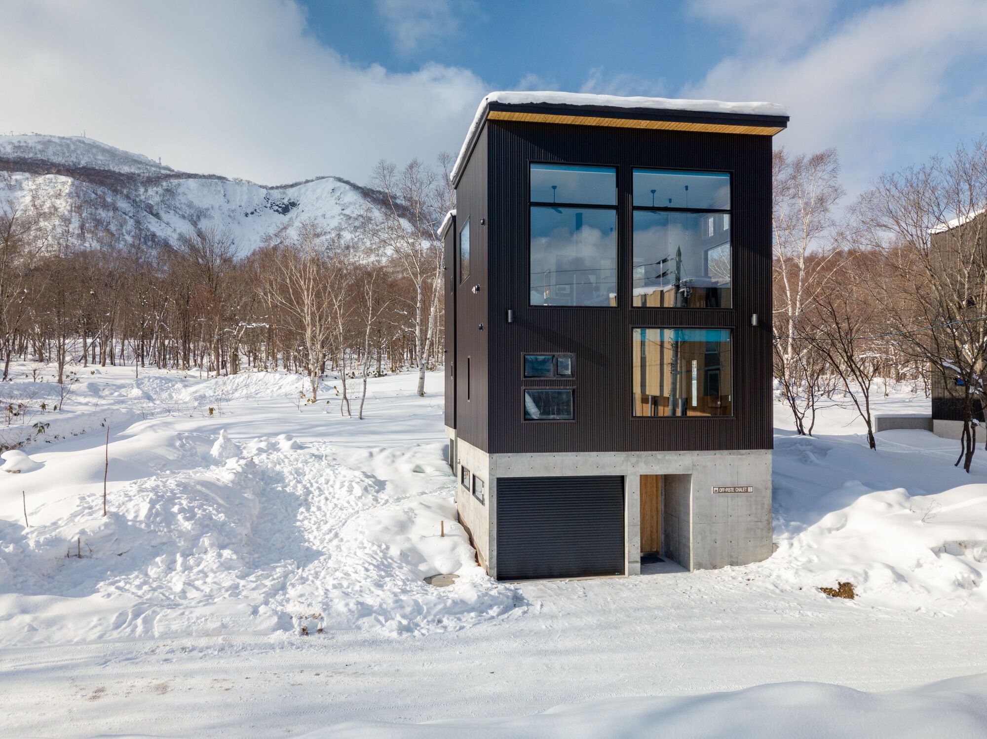 Off Piste Chalet by H2 Life
